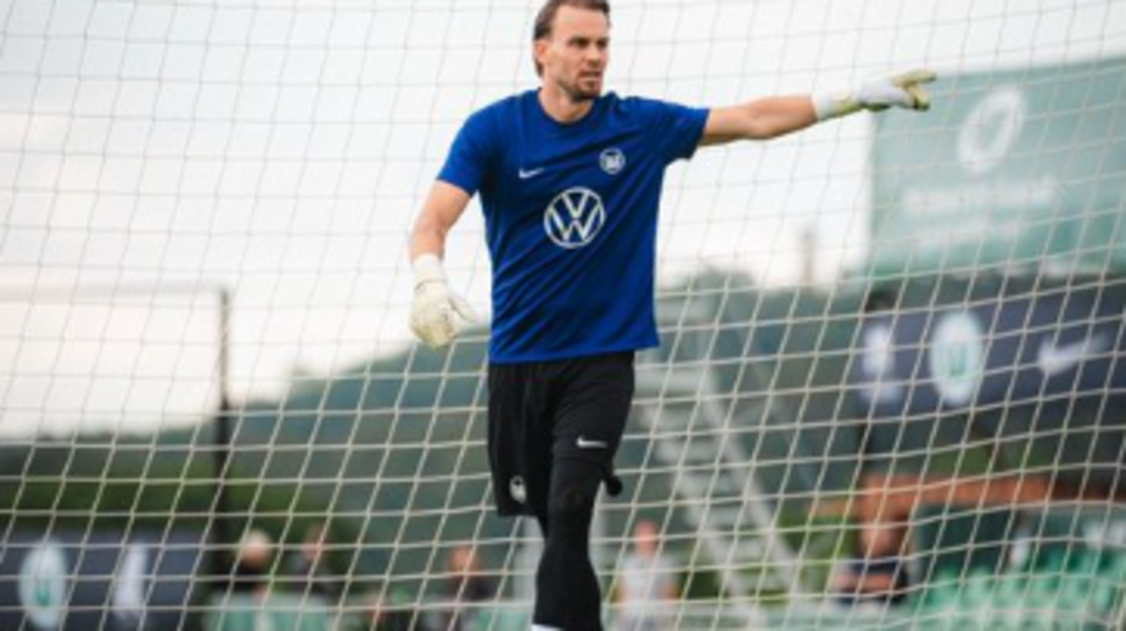 Van Feyenoord overgekomen Timon Wellenreuther direct geblesseerd bij Wolfsburg